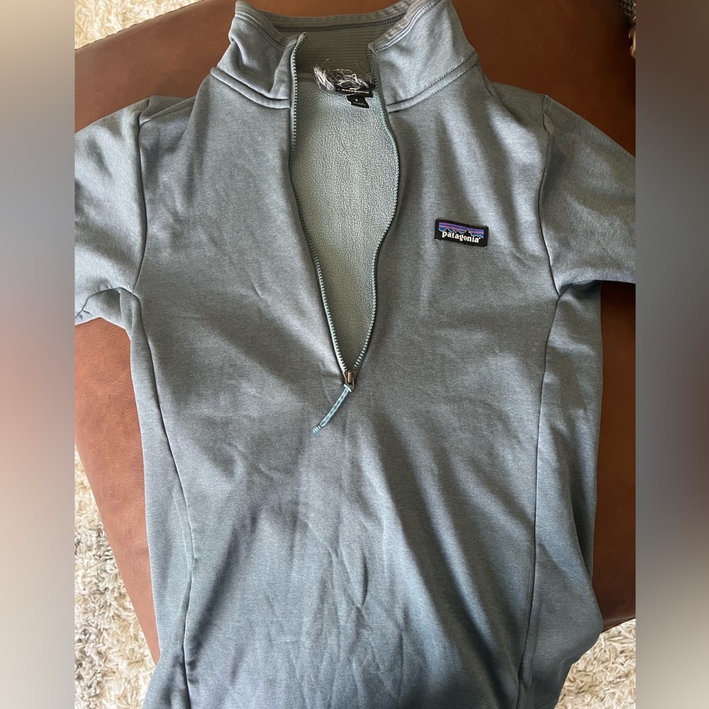 Patagonia half zip 🤍